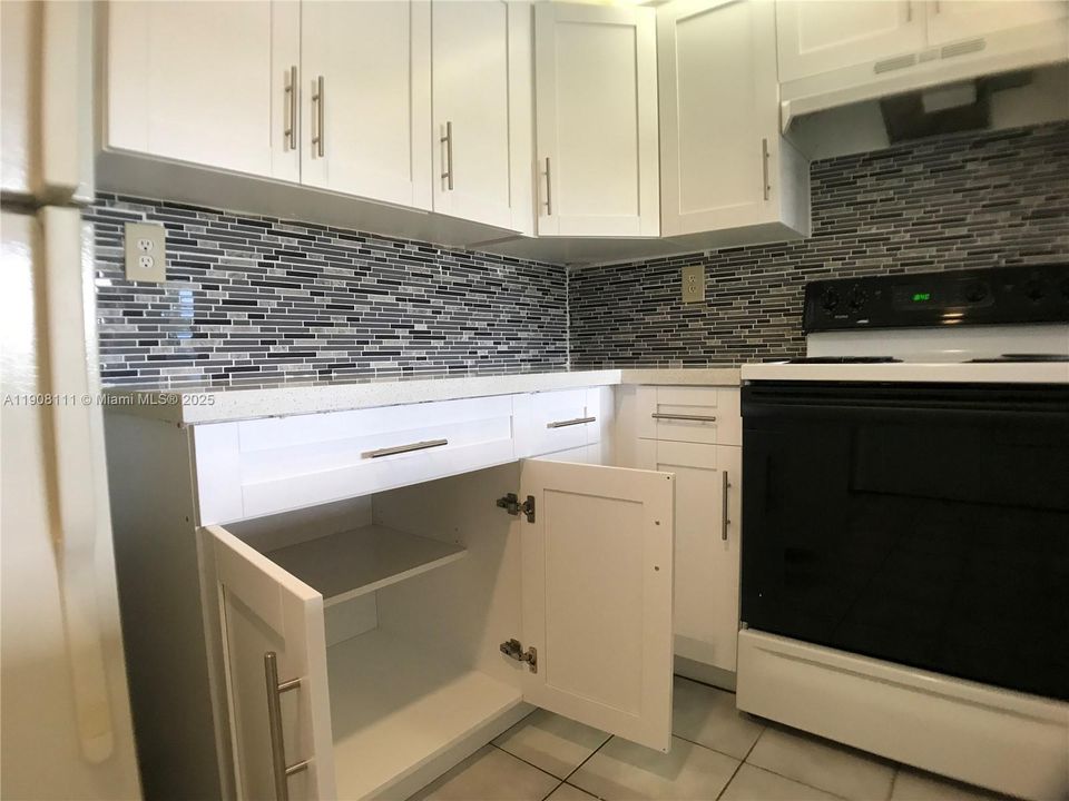 For Sale: $254,000 (2 beds, 2 baths, 1123 Square Feet)