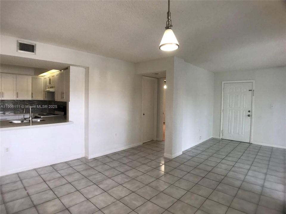 For Sale: $254,000 (2 beds, 2 baths, 1123 Square Feet)
