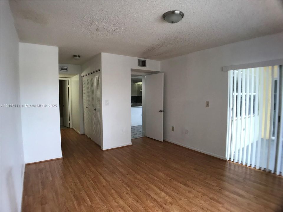 For Sale: $254,000 (2 beds, 2 baths, 1123 Square Feet)