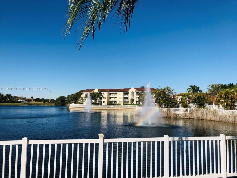 For Sale: $254,000 (2 beds, 2 baths, 1123 Square Feet)