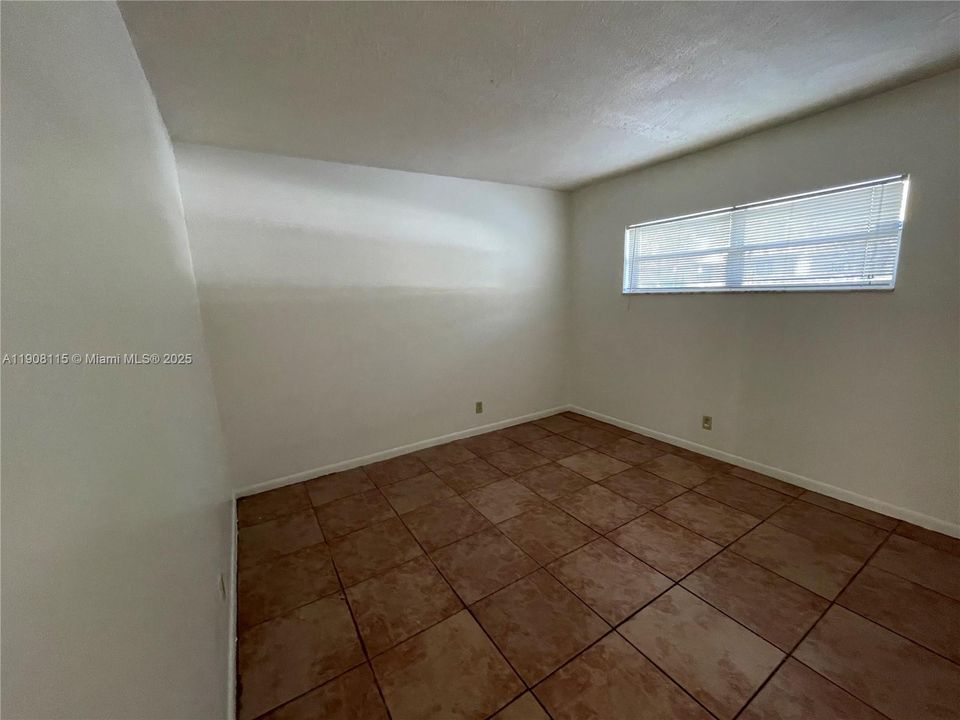 В аренду: $1,800 (2 спален, 1 ванн, 828 Квадратных фут)