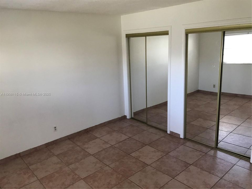 В аренду: $1,800 (2 спален, 1 ванн, 828 Квадратных фут)