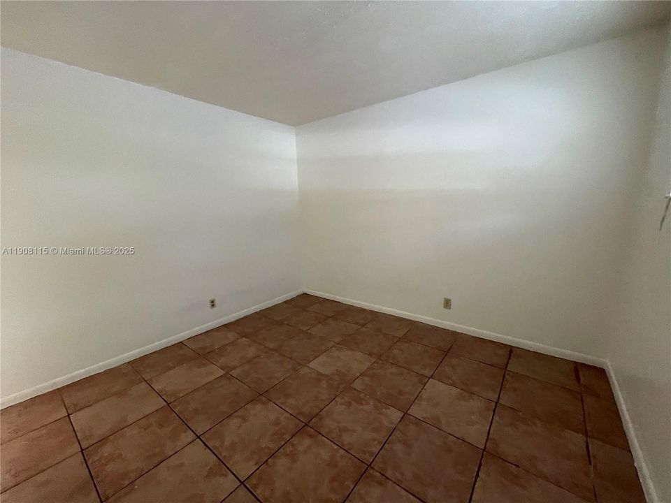 В аренду: $1,800 (2 спален, 1 ванн, 828 Квадратных фут)