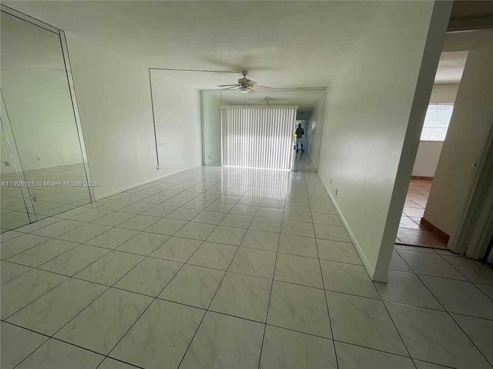 В аренду: $1,800 (2 спален, 1 ванн, 828 Квадратных фут)