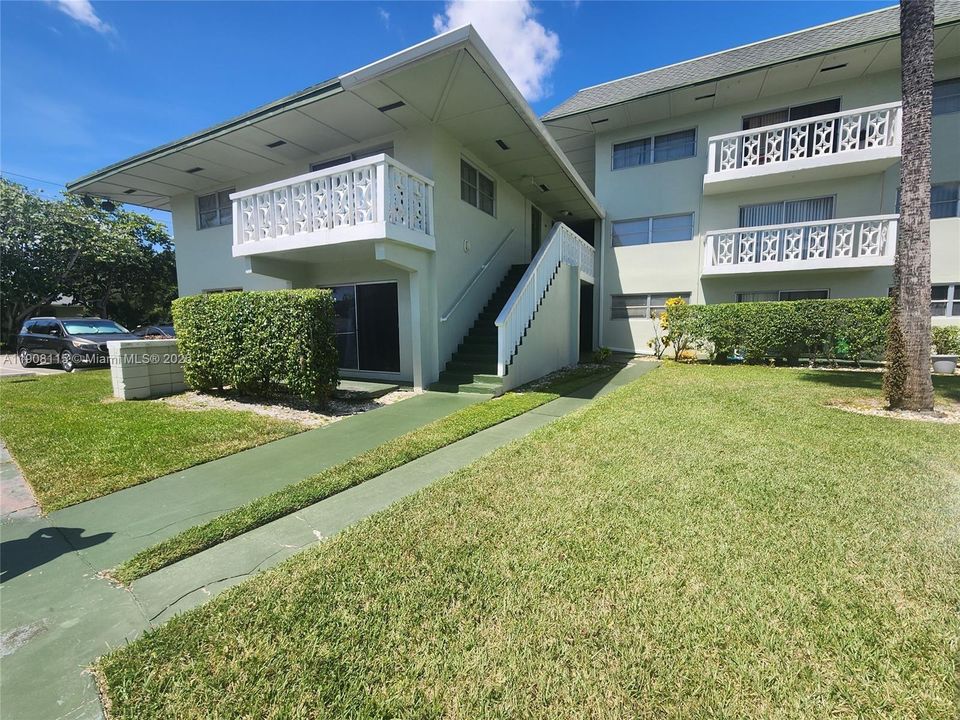 В аренду: $1,800 (2 спален, 1 ванн, 828 Квадратных фут)