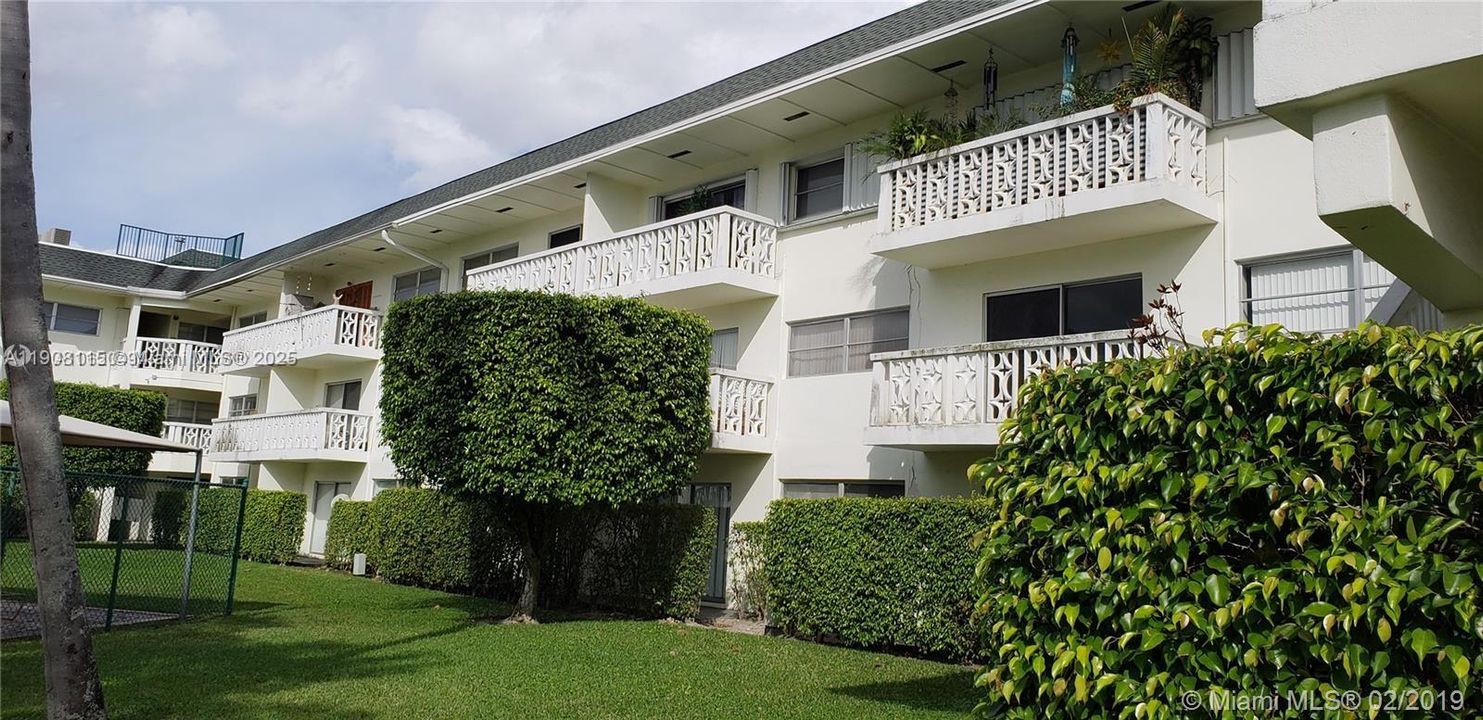 В аренду: $1,800 (2 спален, 1 ванн, 828 Квадратных фут)