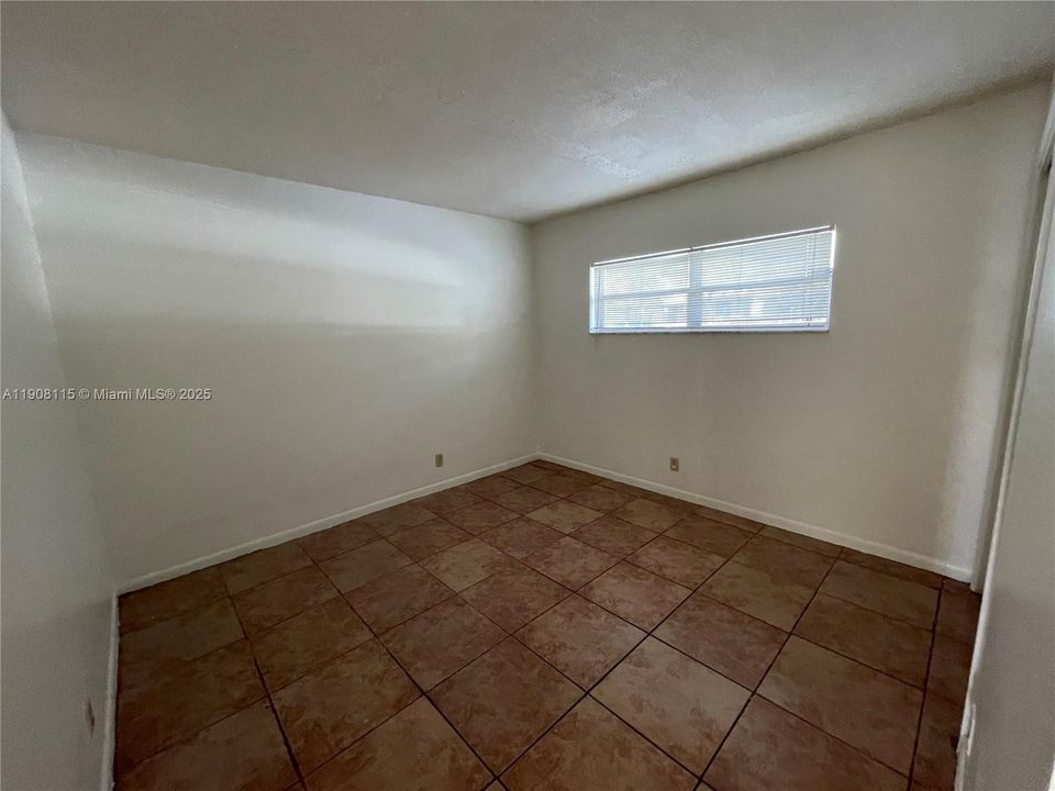 В аренду: $1,800 (2 спален, 1 ванн, 828 Квадратных фут)