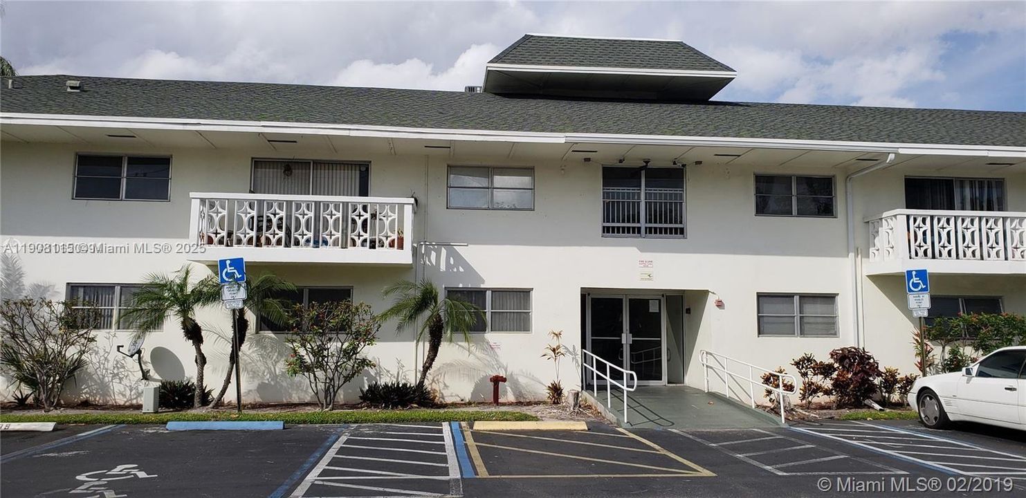 В аренду: $1,800 (2 спален, 1 ванн, 828 Квадратных фут)