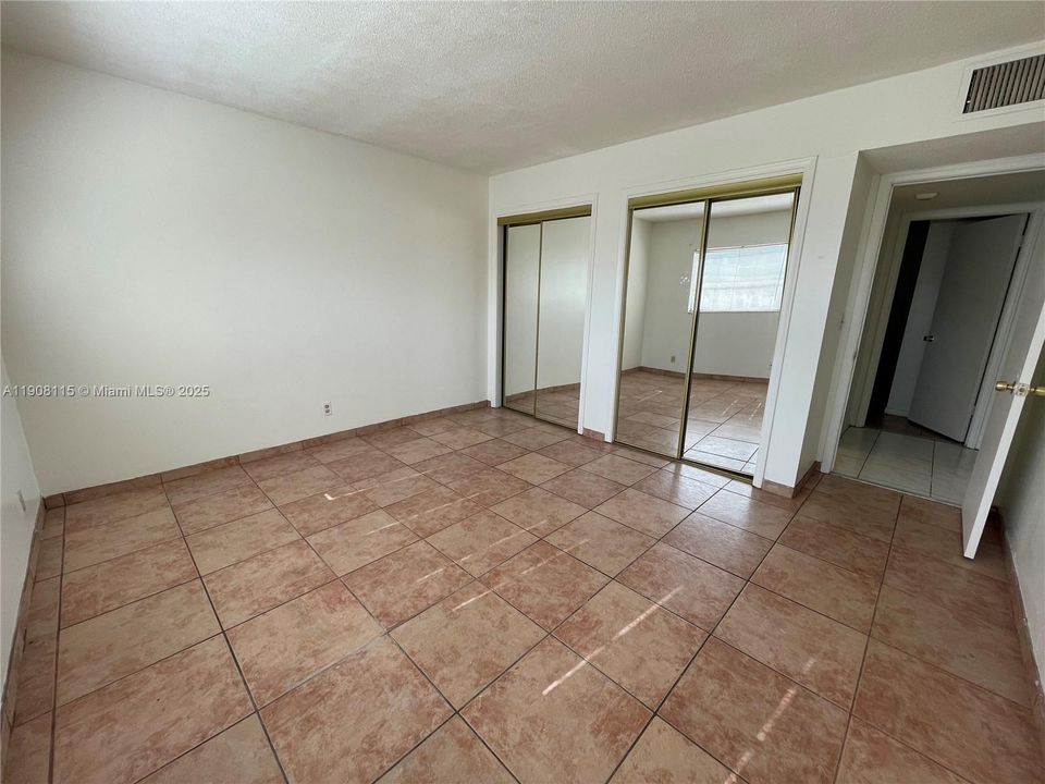 В аренду: $1,800 (2 спален, 1 ванн, 828 Квадратных фут)