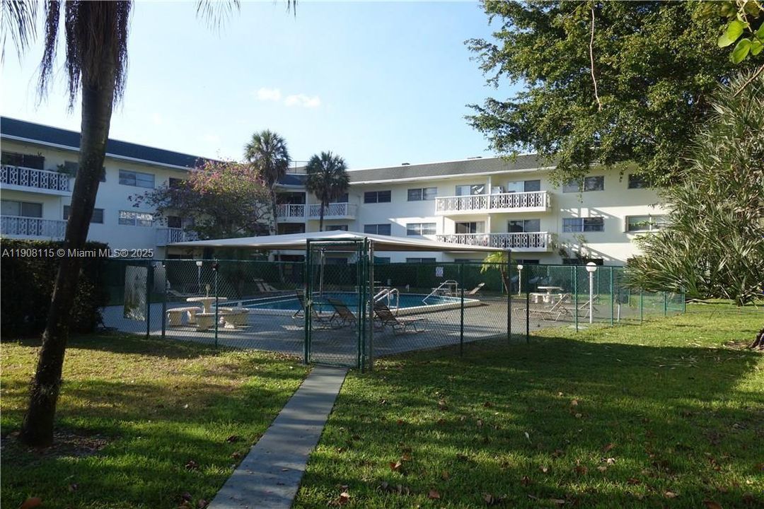 В аренду: $1,800 (2 спален, 1 ванн, 828 Квадратных фут)