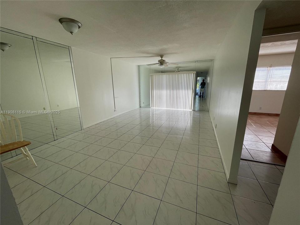 В аренду: $1,800 (2 спален, 1 ванн, 828 Квадратных фут)