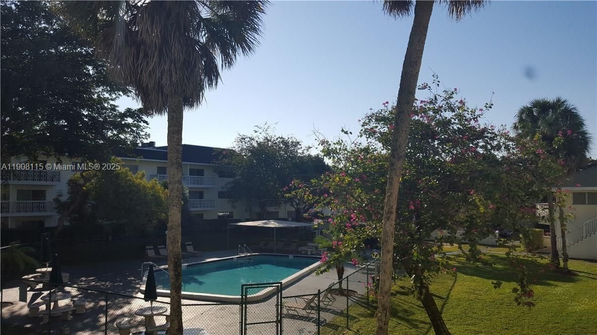 В аренду: $1,800 (2 спален, 1 ванн, 828 Квадратных фут)