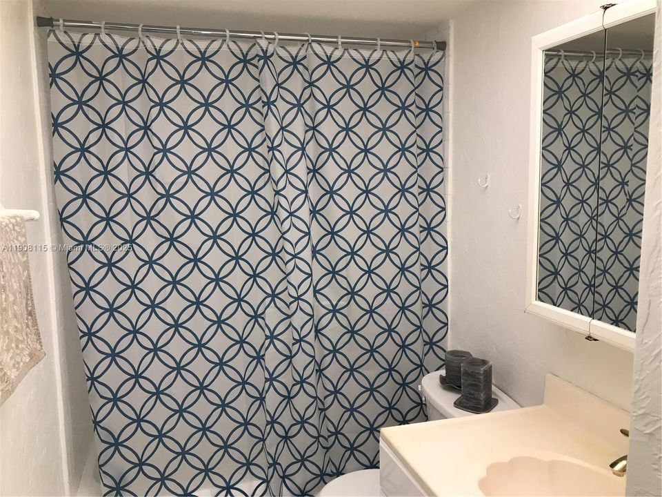 В аренду: $1,800 (2 спален, 1 ванн, 828 Квадратных фут)