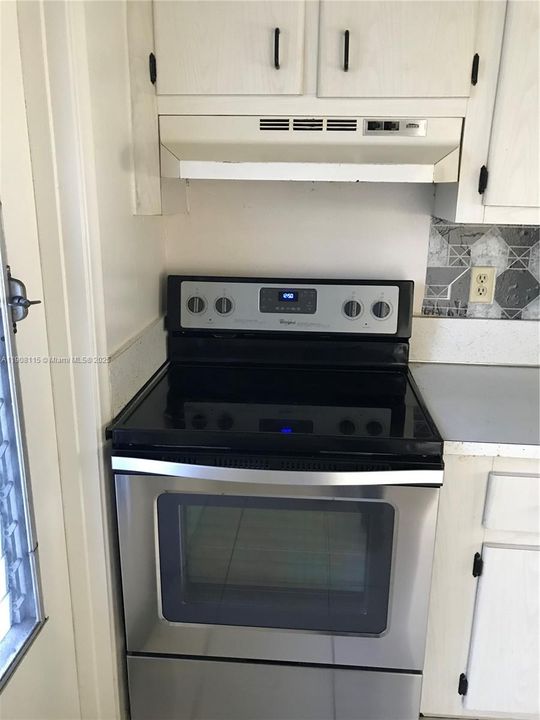 В аренду: $1,800 (2 спален, 1 ванн, 828 Квадратных фут)