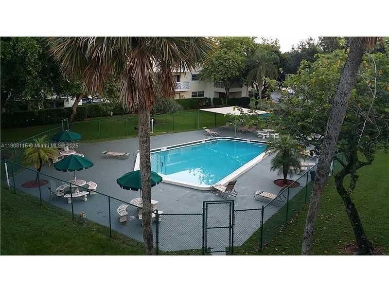 В аренду: $1,800 (2 спален, 1 ванн, 828 Квадратных фут)