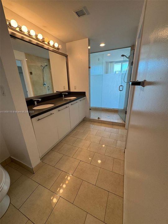 待售: $520,000 (2 贝兹, 2 浴室, 1093 平方英尺)