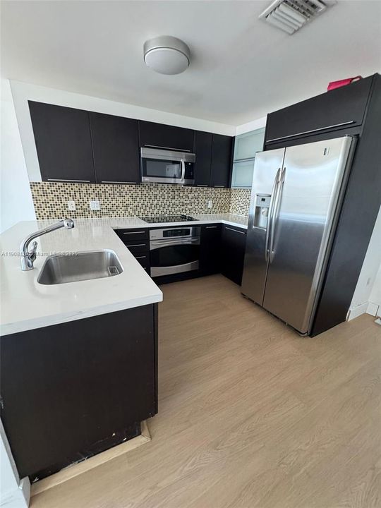 待售: $520,000 (2 贝兹, 2 浴室, 1093 平方英尺)