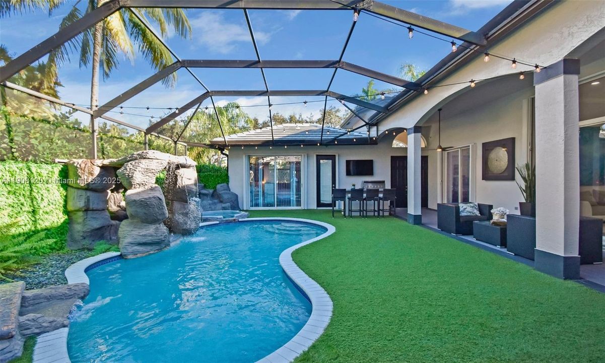 For Sale: $1,695,000 (7 beds, 5 baths, 3952 Square Feet)