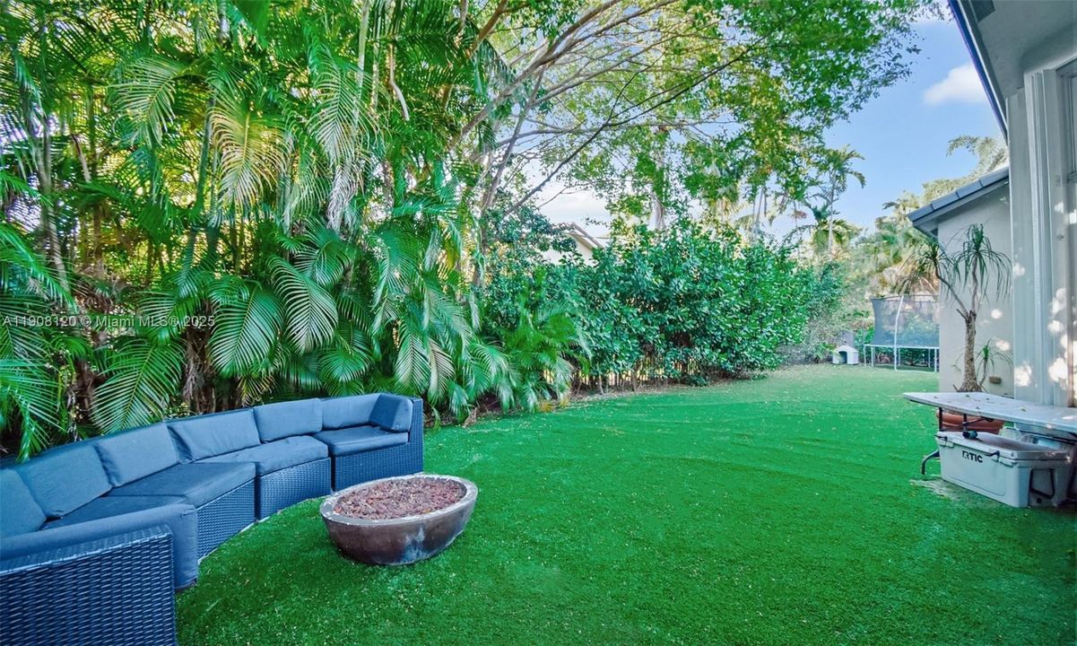 For Sale: $1,695,000 (7 beds, 5 baths, 3952 Square Feet)