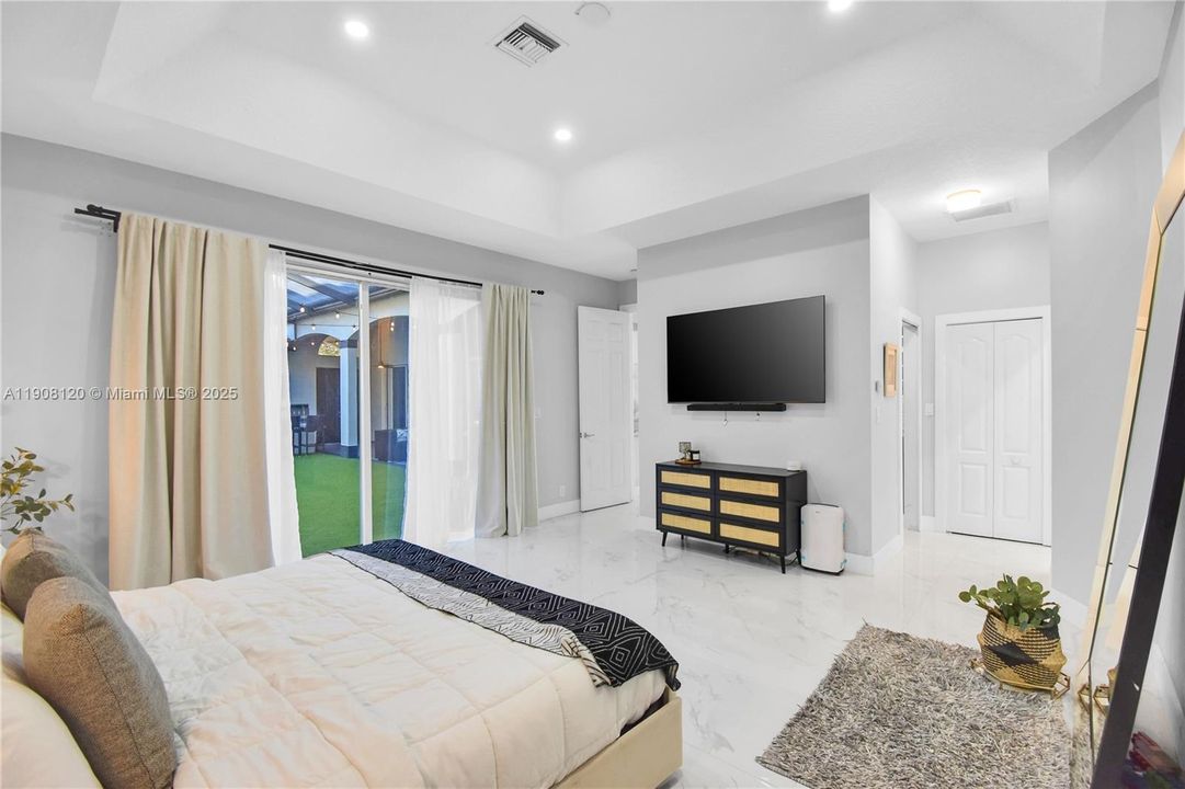 For Sale: $1,695,000 (7 beds, 5 baths, 3952 Square Feet)