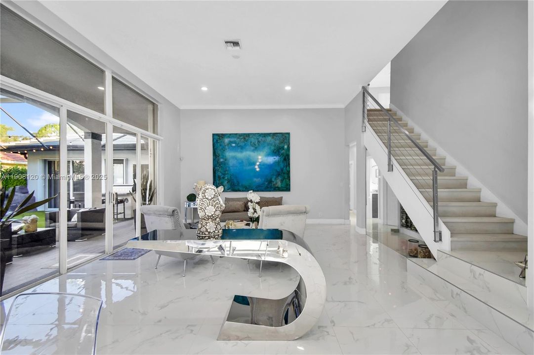 For Sale: $1,695,000 (7 beds, 5 baths, 3952 Square Feet)