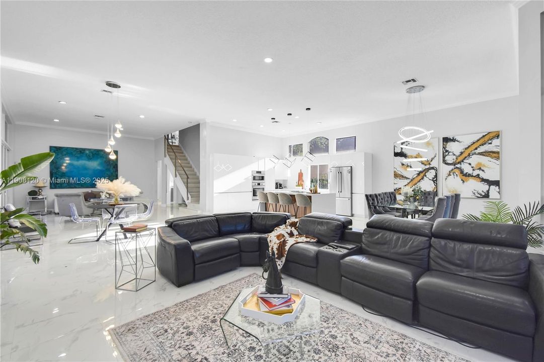 For Sale: $1,695,000 (7 beds, 5 baths, 3952 Square Feet)