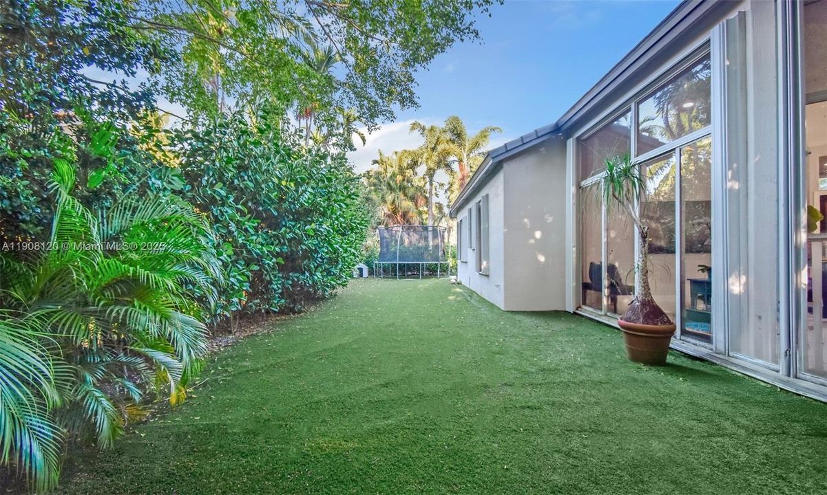 For Sale: $1,695,000 (7 beds, 5 baths, 3952 Square Feet)