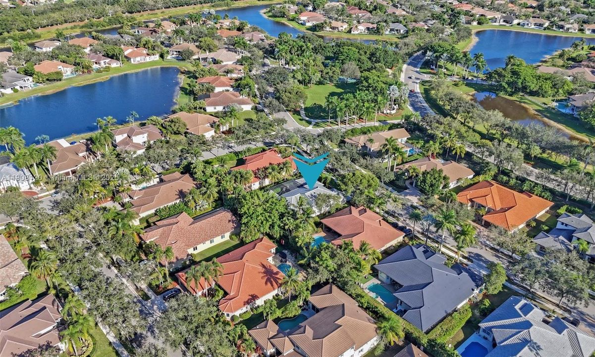 For Sale: $1,695,000 (7 beds, 5 baths, 3952 Square Feet)