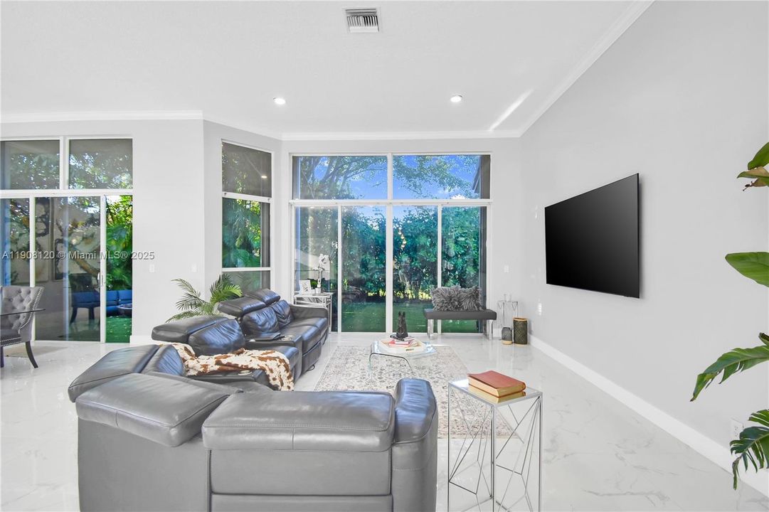 For Sale: $1,695,000 (7 beds, 5 baths, 3952 Square Feet)