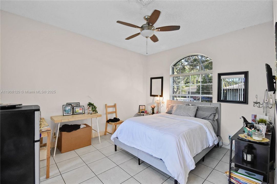 For Sale: $1,695,000 (7 beds, 5 baths, 3952 Square Feet)