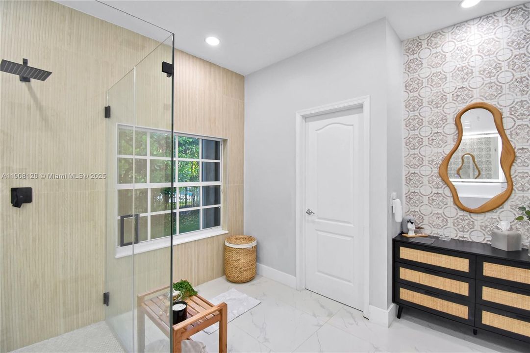 For Sale: $1,695,000 (7 beds, 5 baths, 3952 Square Feet)