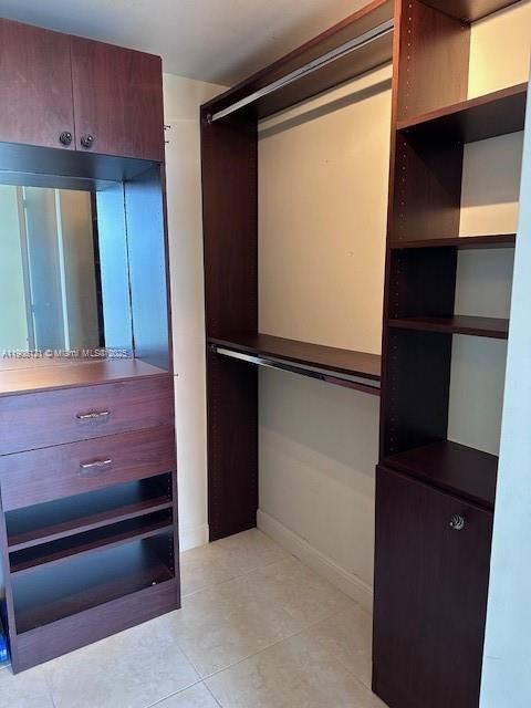 待售: $349,500 (0 贝兹, 1 浴室, 580 平方英尺)