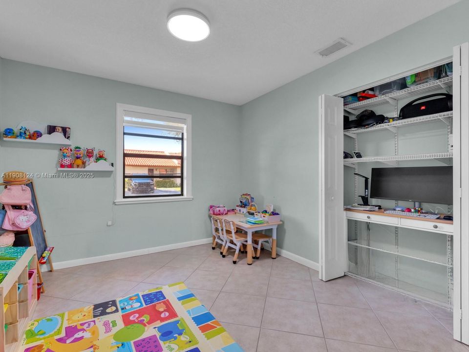 Active With Contract: $419,900 (2 beds, 2 baths, 1188 Square Feet)