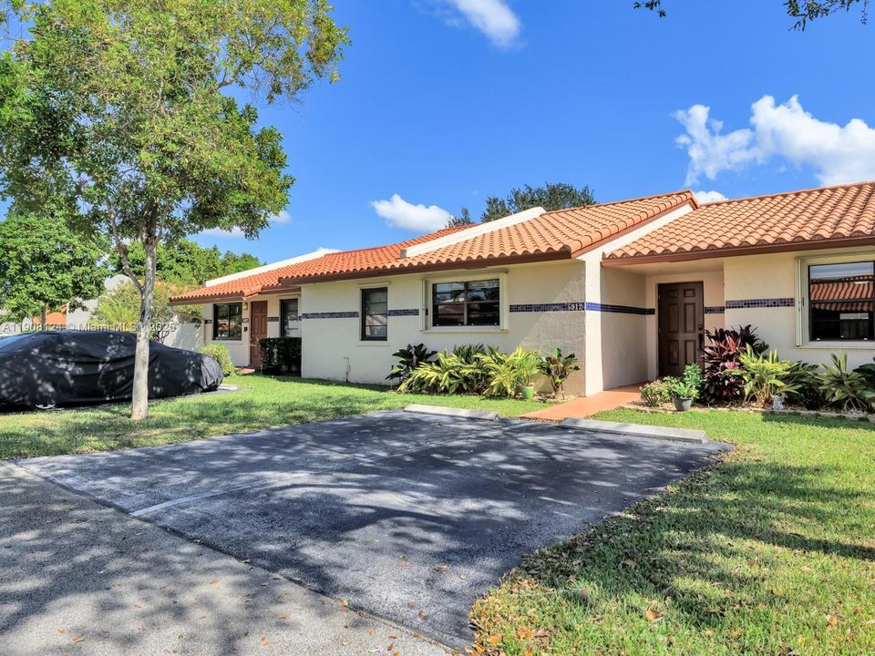 Active With Contract: $419,900 (2 beds, 2 baths, 1188 Square Feet)