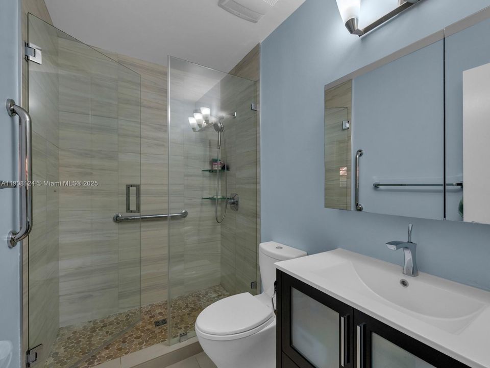 Active With Contract: $419,900 (2 beds, 2 baths, 1188 Square Feet)