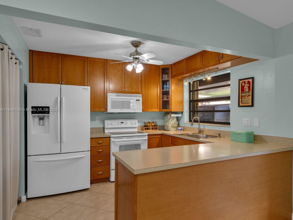 Active With Contract: $419,900 (2 beds, 2 baths, 1188 Square Feet)