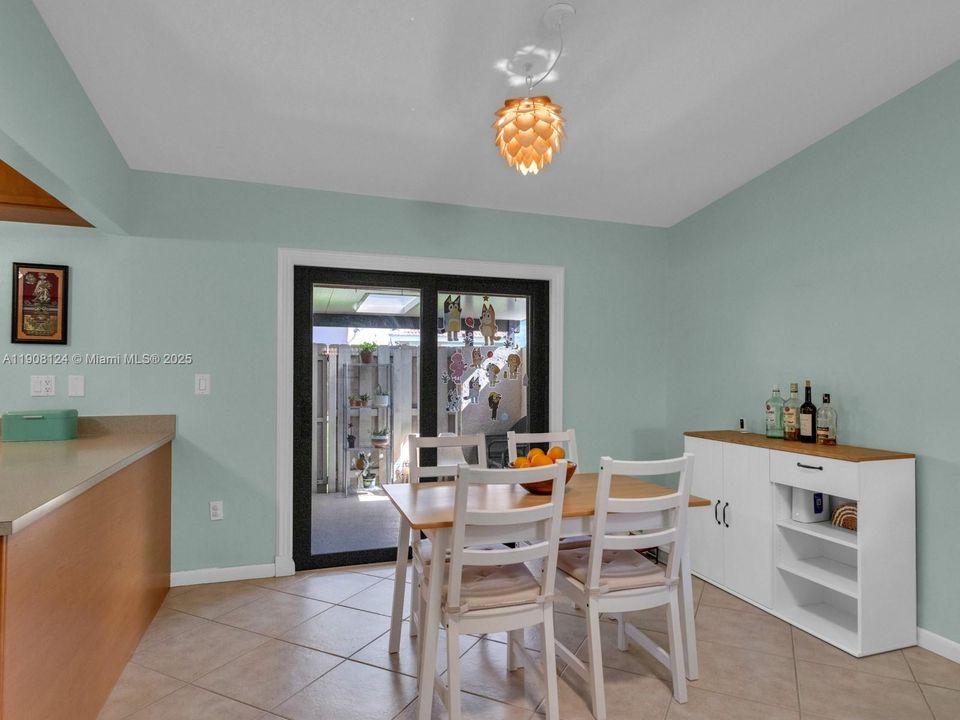 Active With Contract: $419,900 (2 beds, 2 baths, 1188 Square Feet)