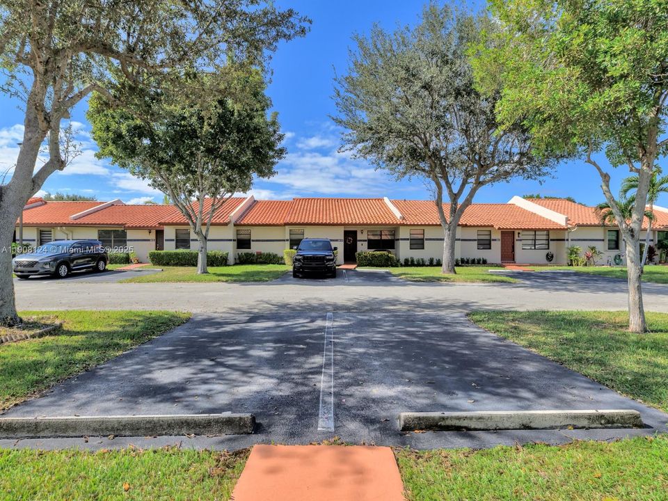 Active With Contract: $419,900 (2 beds, 2 baths, 1188 Square Feet)