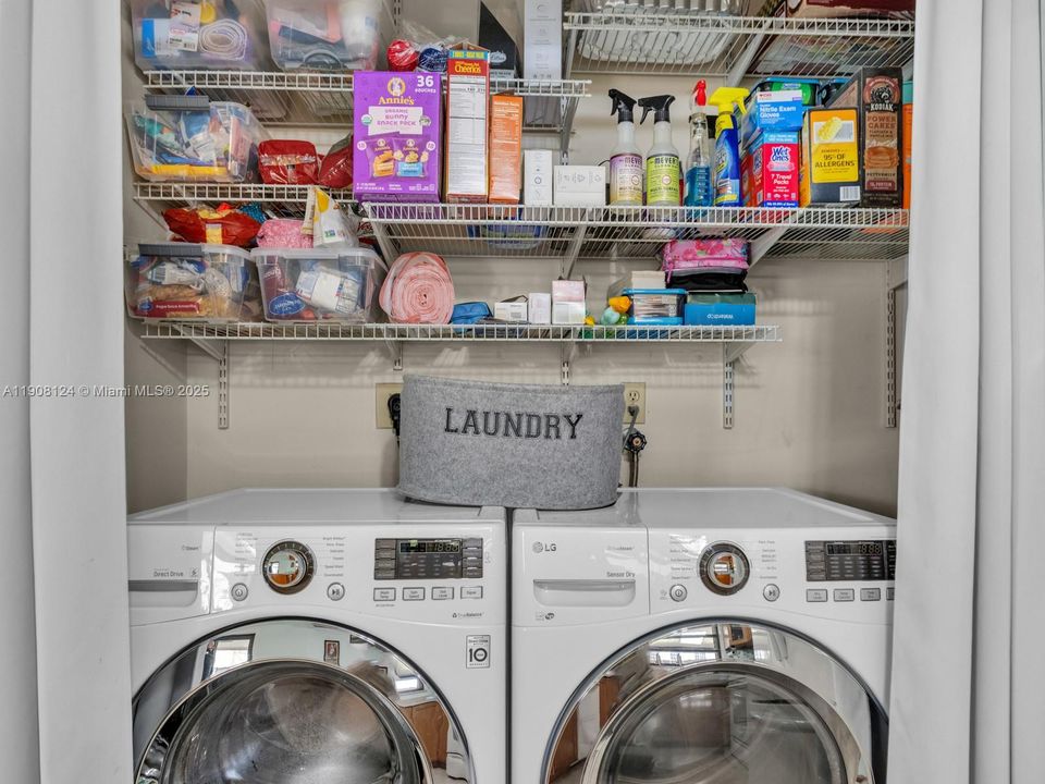 Active With Contract: $419,900 (2 beds, 2 baths, 1188 Square Feet)