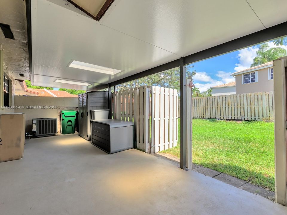 Active With Contract: $419,900 (2 beds, 2 baths, 1188 Square Feet)