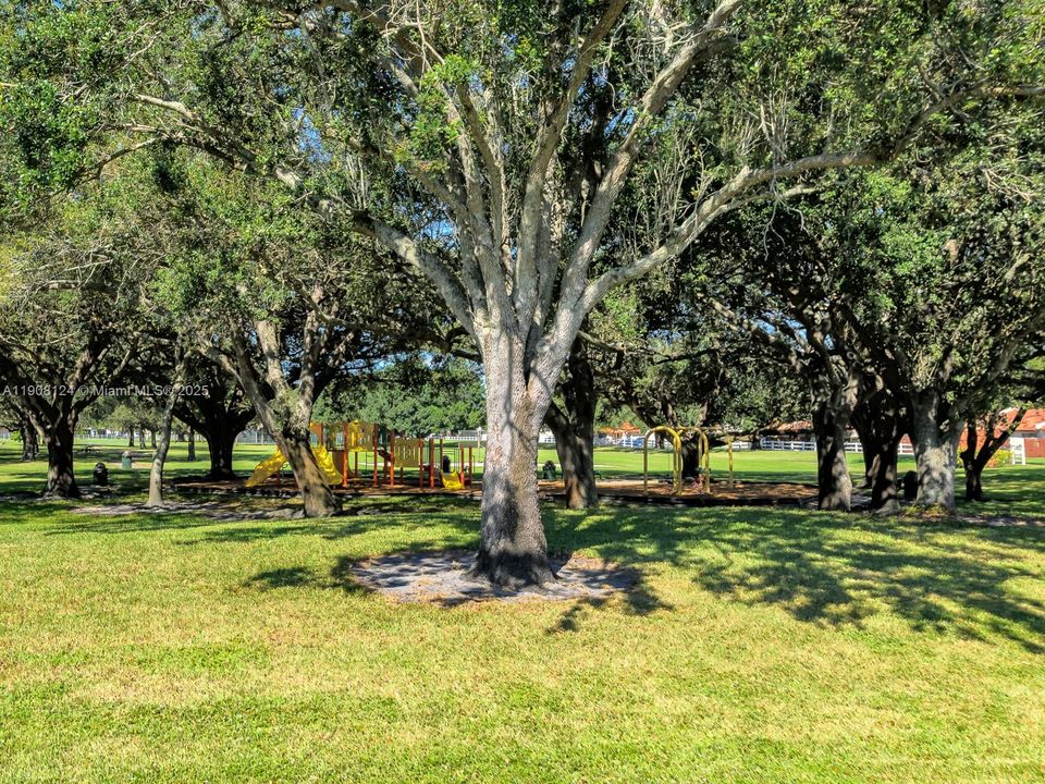 Active With Contract: $419,900 (2 beds, 2 baths, 1188 Square Feet)