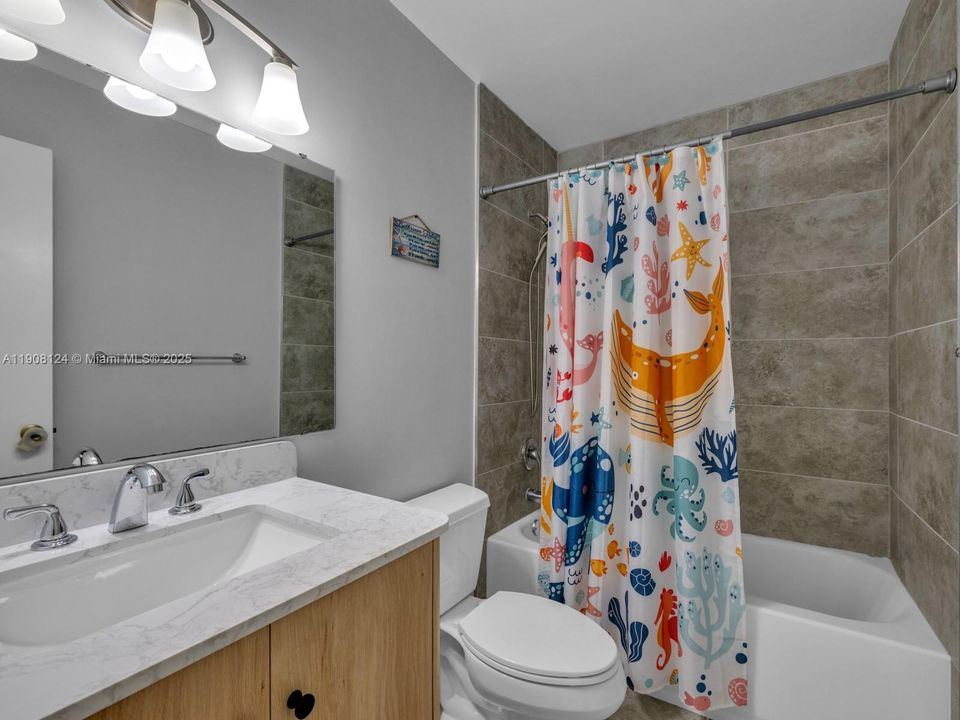 Active With Contract: $419,900 (2 beds, 2 baths, 1188 Square Feet)