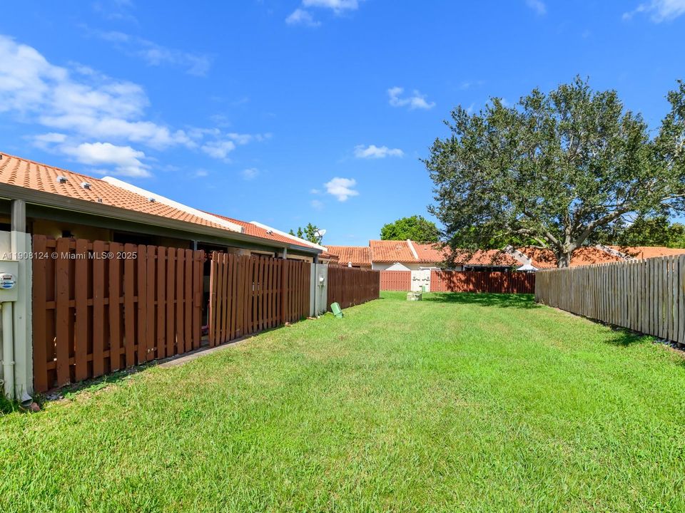 Active With Contract: $419,900 (2 beds, 2 baths, 1188 Square Feet)