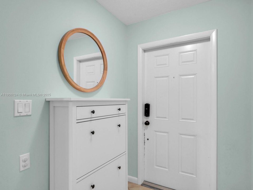 Active With Contract: $419,900 (2 beds, 2 baths, 1188 Square Feet)