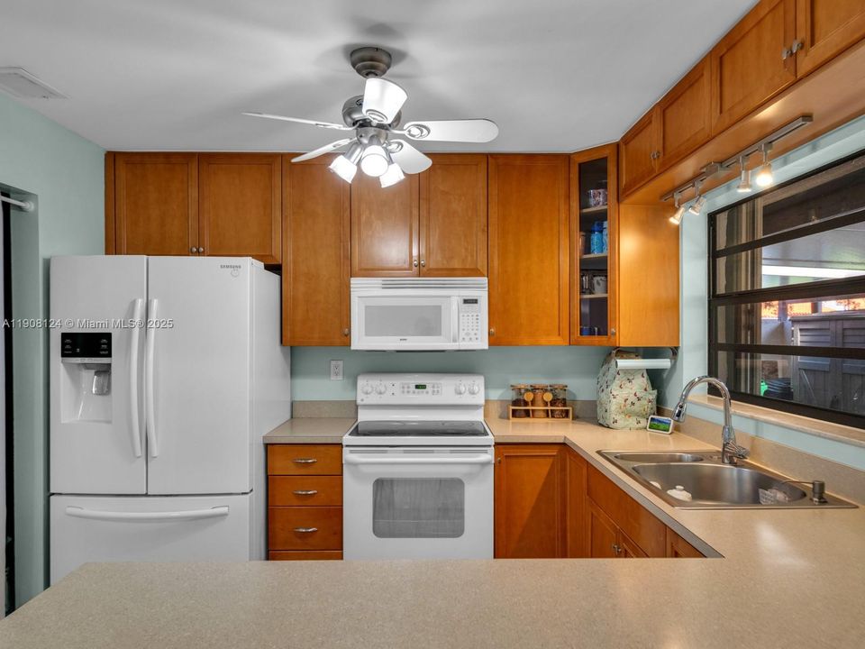 Active With Contract: $419,900 (2 beds, 2 baths, 1188 Square Feet)