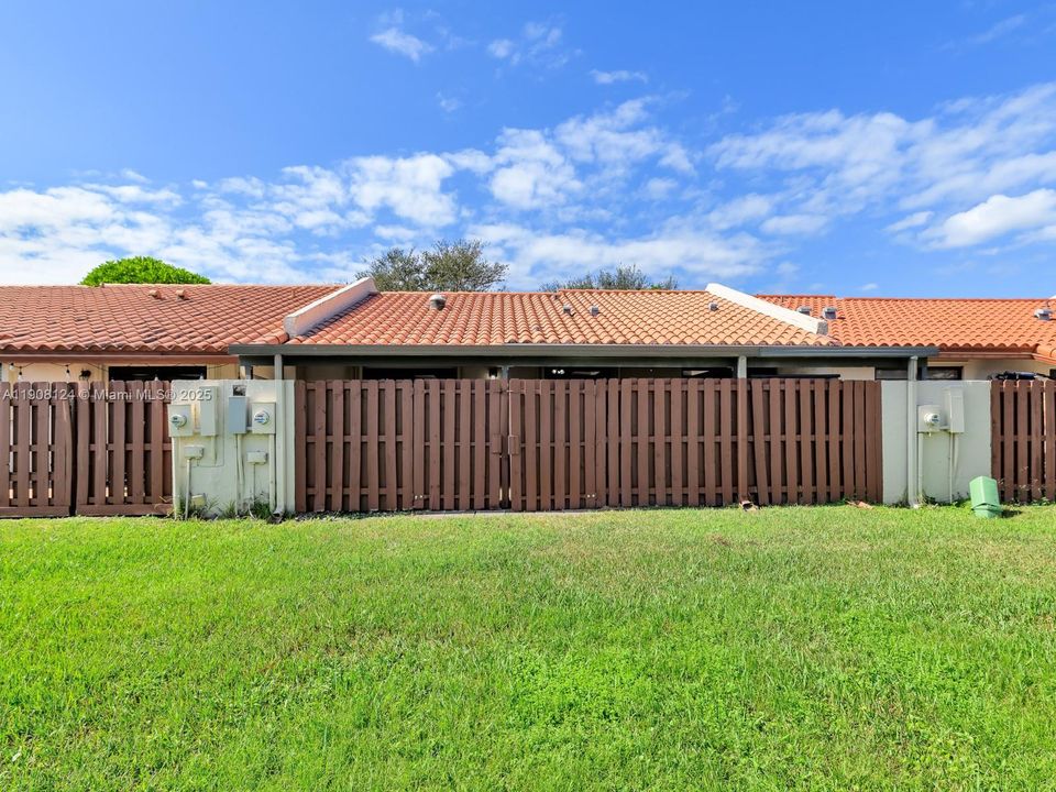 Active With Contract: $419,900 (2 beds, 2 baths, 1188 Square Feet)