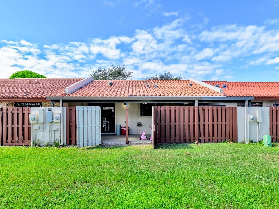 Active With Contract: $419,900 (2 beds, 2 baths, 1188 Square Feet)