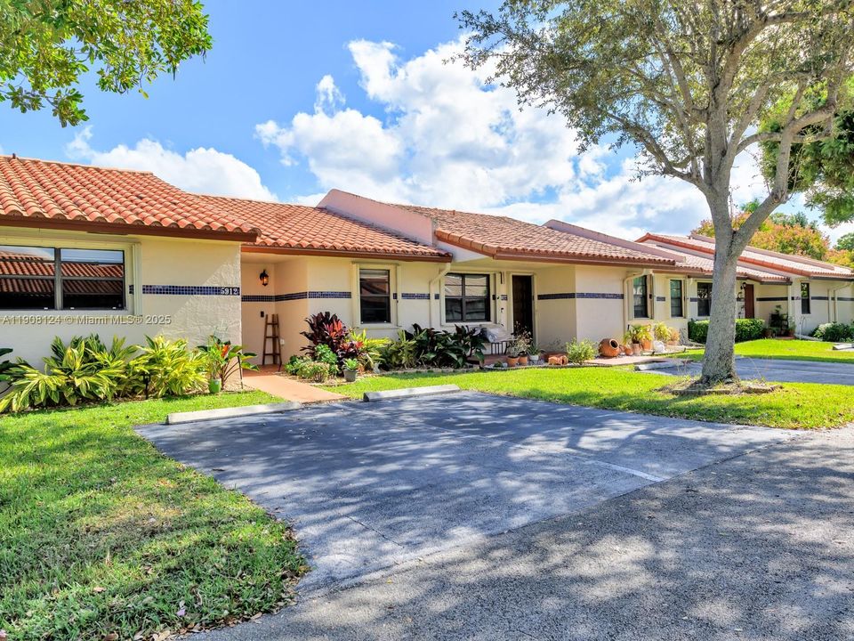 Active With Contract: $419,900 (2 beds, 2 baths, 1188 Square Feet)