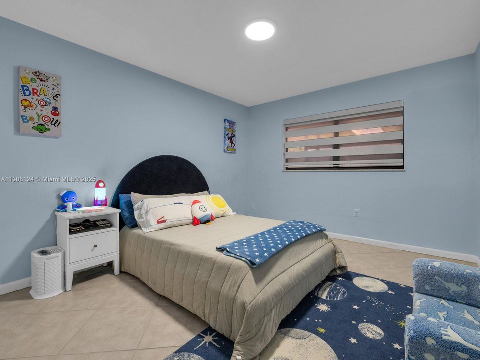 Active With Contract: $419,900 (2 beds, 2 baths, 1188 Square Feet)