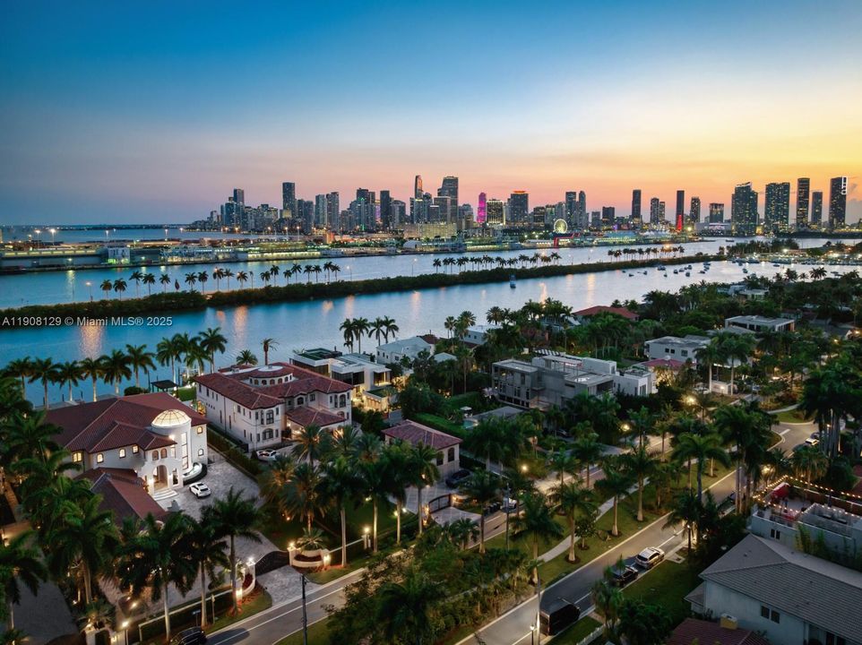 待售: $99,000,000 (15 贝兹, 17 浴室, 24036 平方英尺)